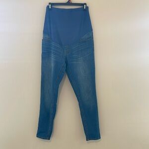 Size Medium Time and Tru Blue Cropped Ankle Jeans with Slim Fit